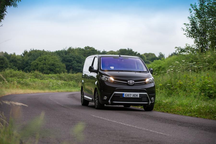  Toyota ProAce Verso Compact 2016 года  (UK) (фото 18 из 24)